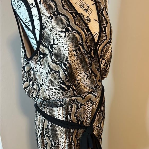 Sandra Darren Black and Gray Jumpsuit with Animal Print - Picture 8 of 9